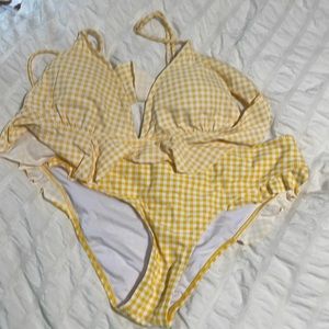 Cupshe ruffle top bikini